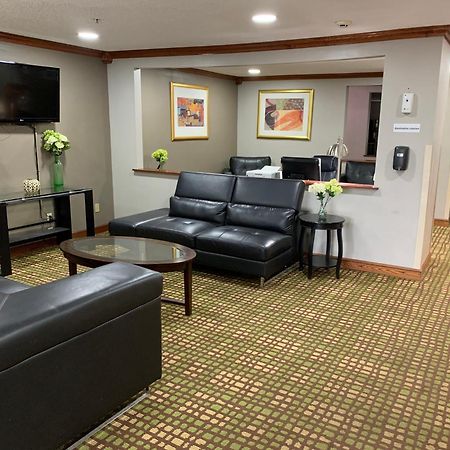 Hotel Baymont By Wyndham Piqua Esterno foto