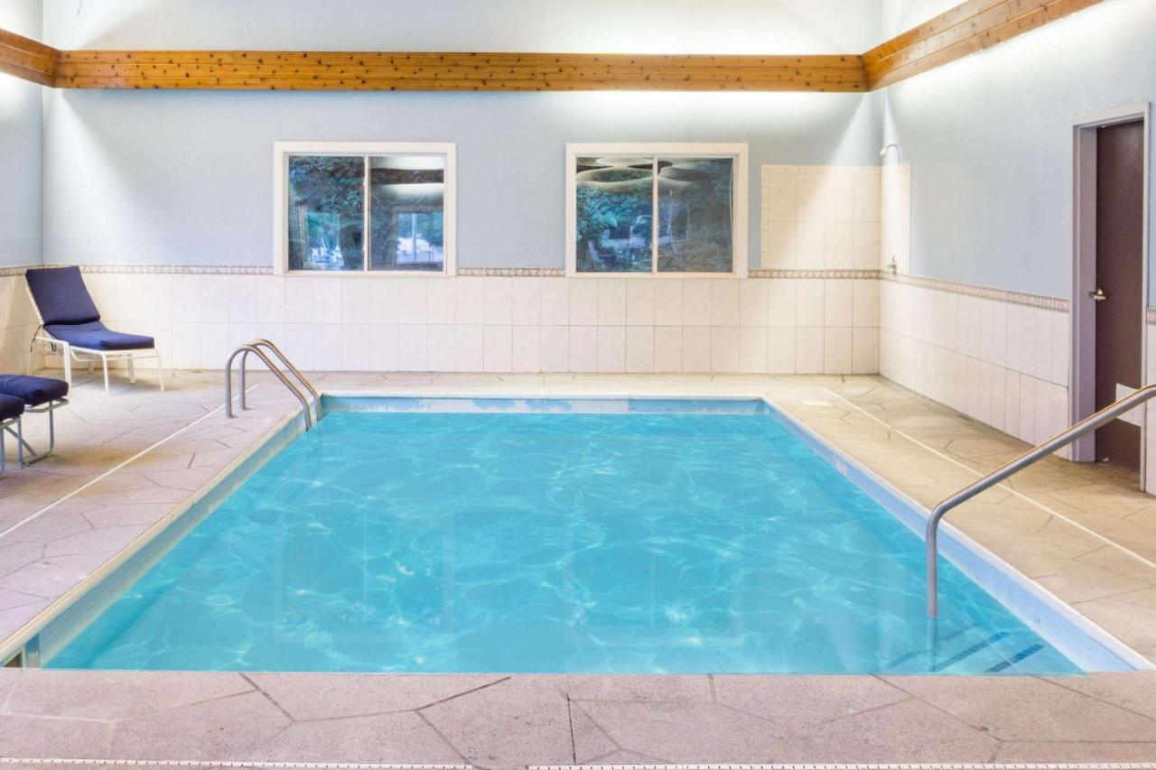 Hotel Baymont By Wyndham Piqua Esterno foto