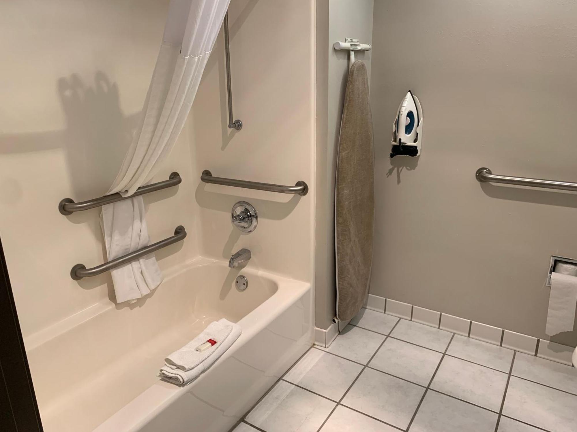 Hotel Baymont By Wyndham Piqua Esterno foto