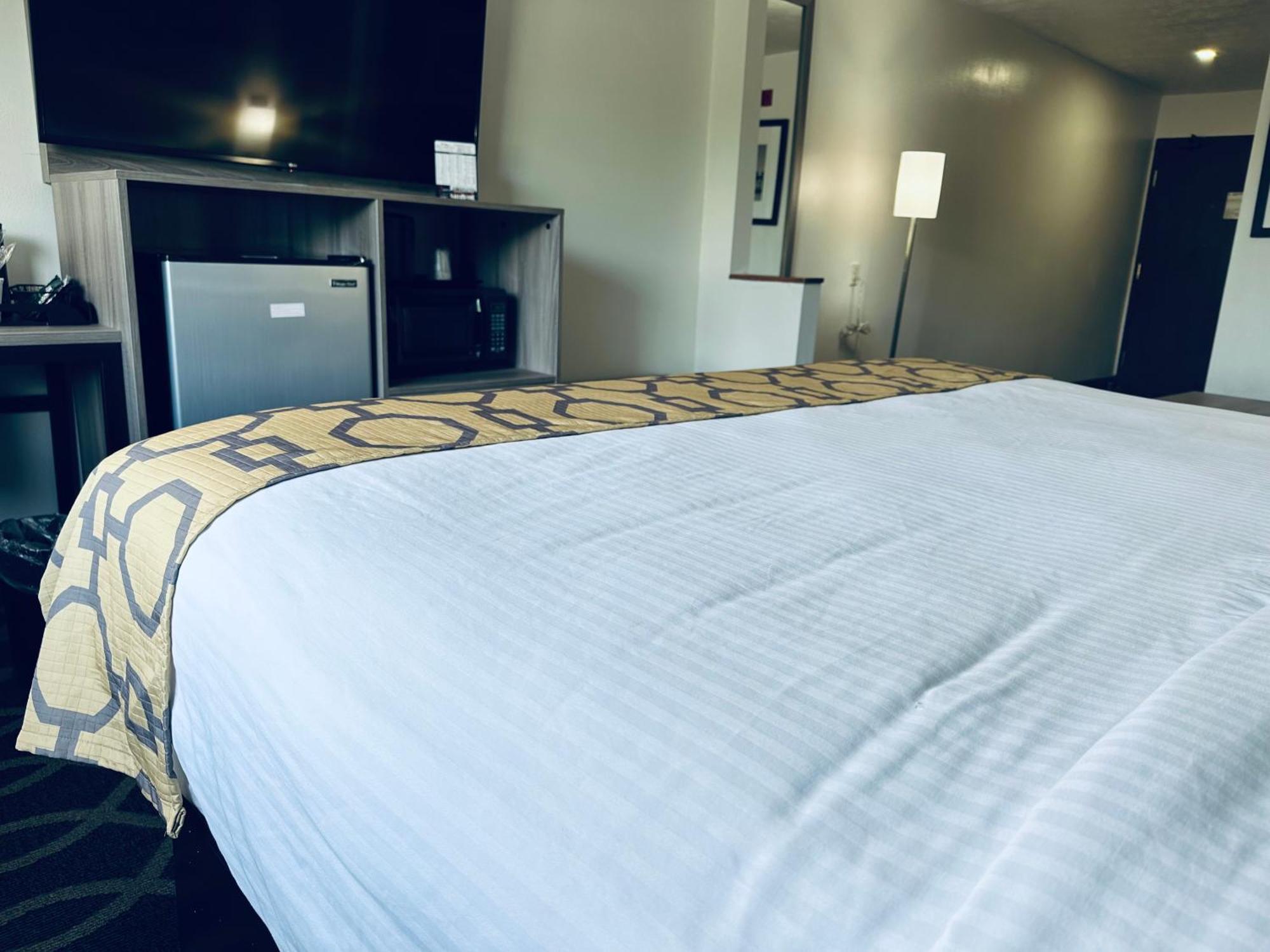 Hotel Baymont By Wyndham Piqua Esterno foto